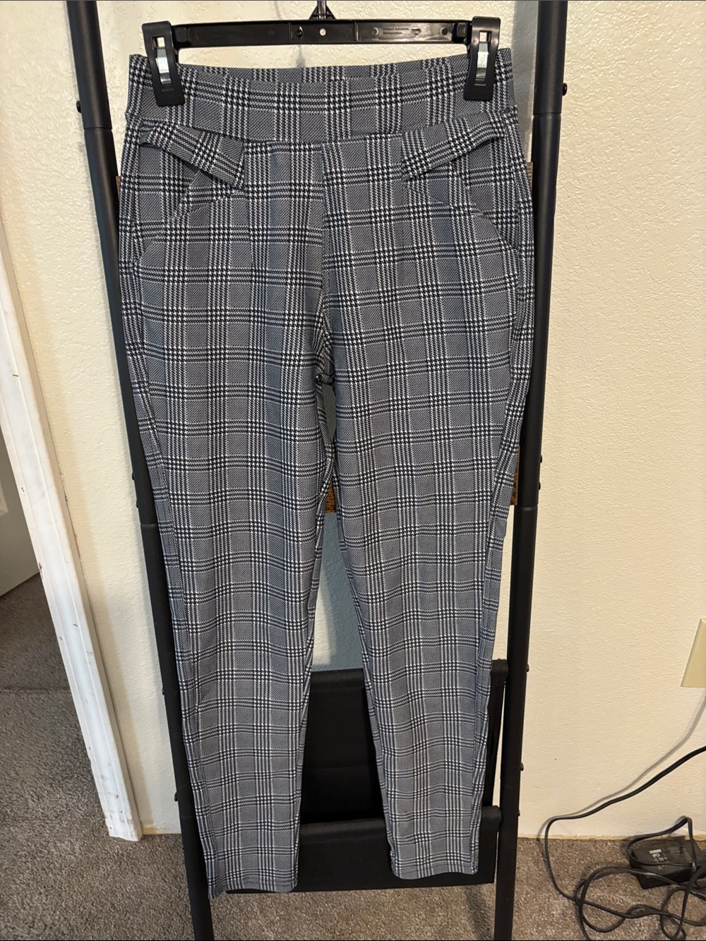 Plaid Skinny Ankle Pants in Black & White